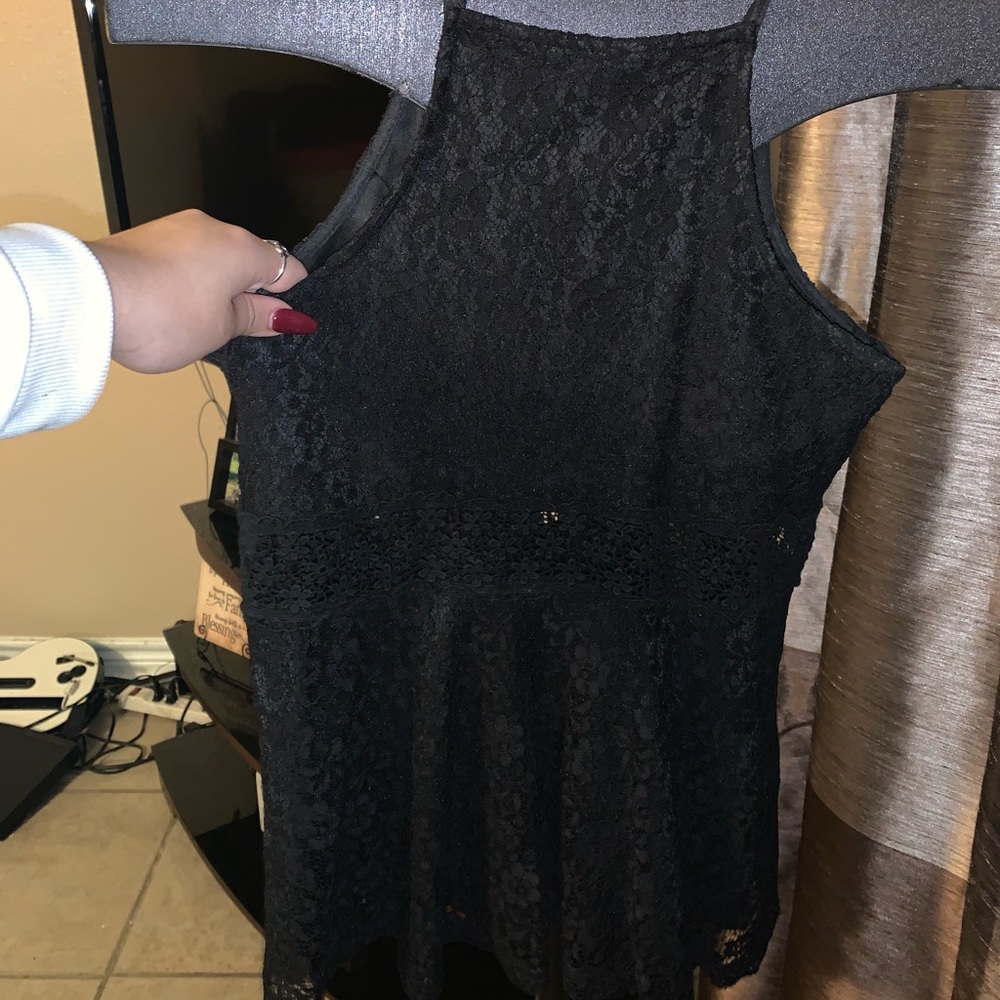 A black Sleeveless blouse ❣️ - Picture 2 of 3